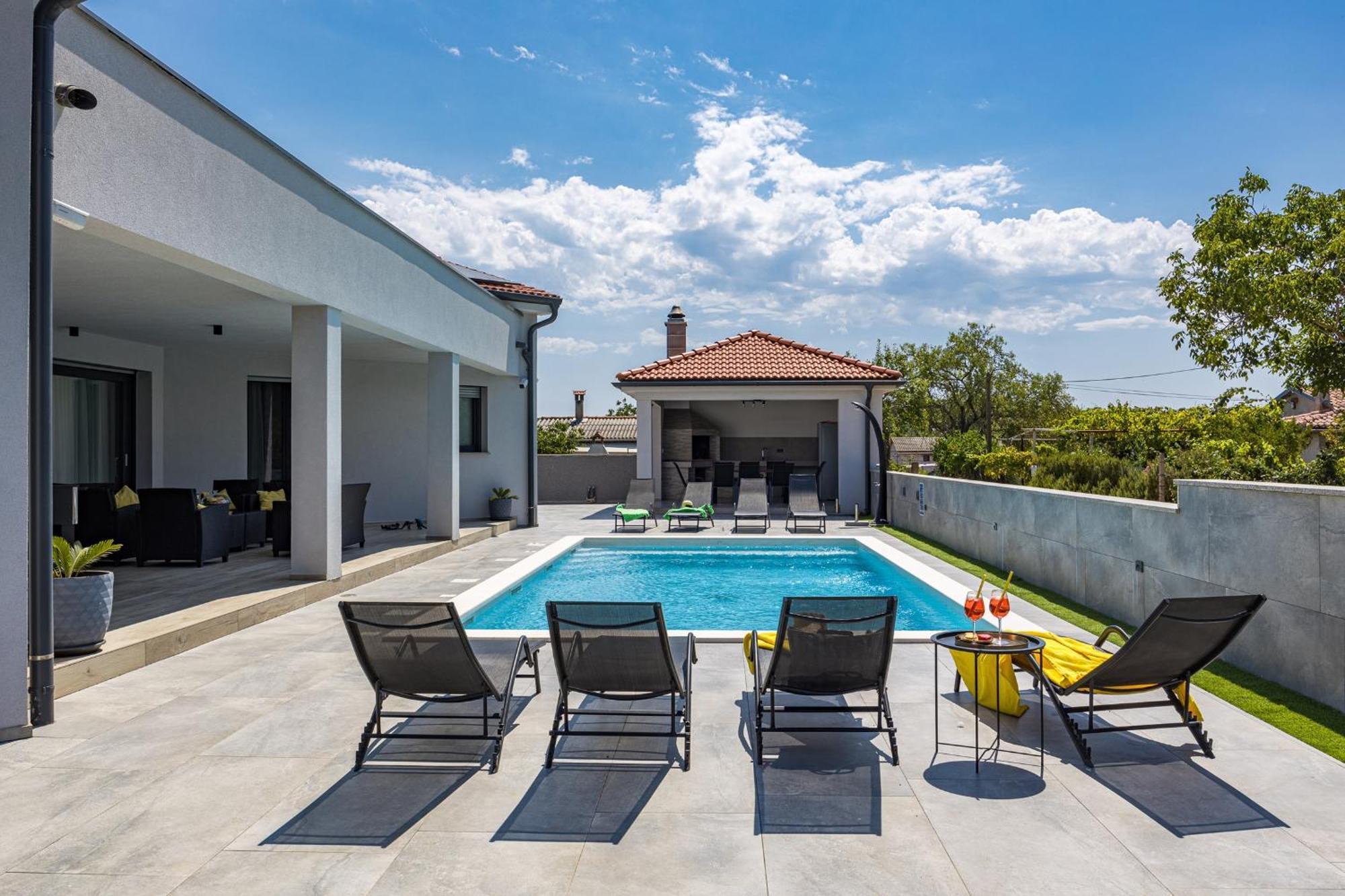 Villa Speranza With Illuminated Pool Pula Exterior foto