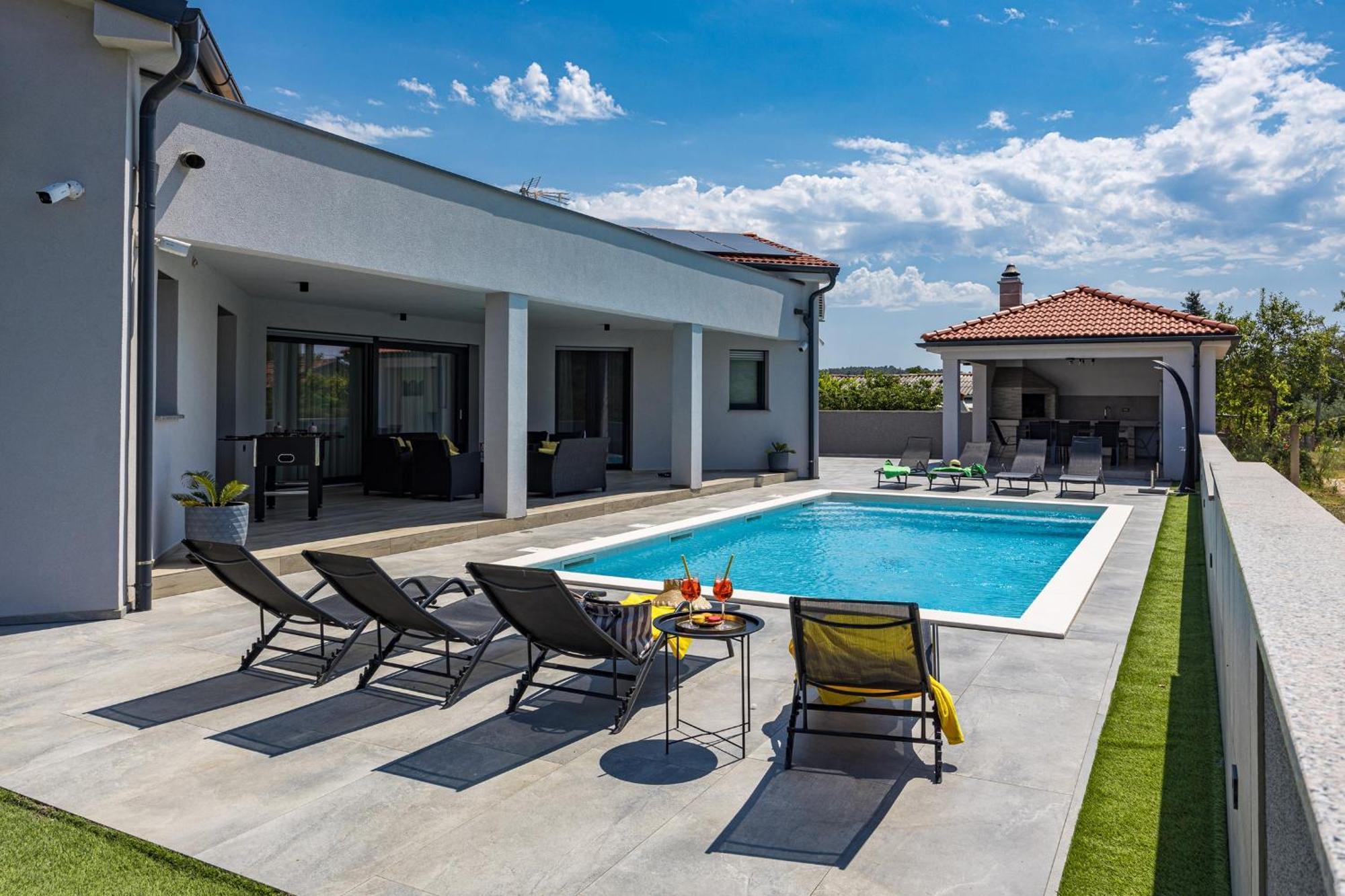 Villa Speranza With Illuminated Pool Pula Exterior foto