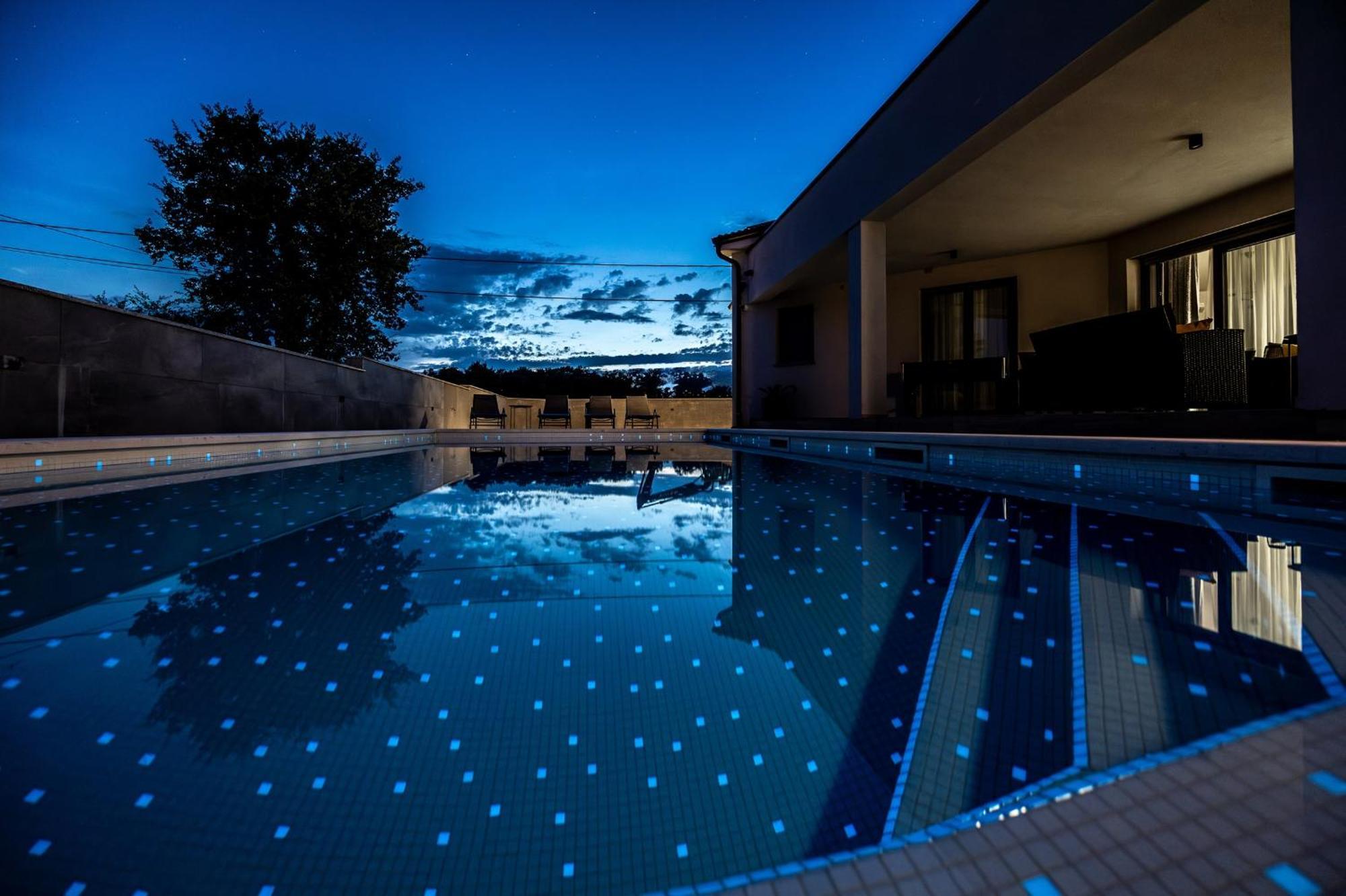 Villa Speranza With Illuminated Pool Pula Exterior foto